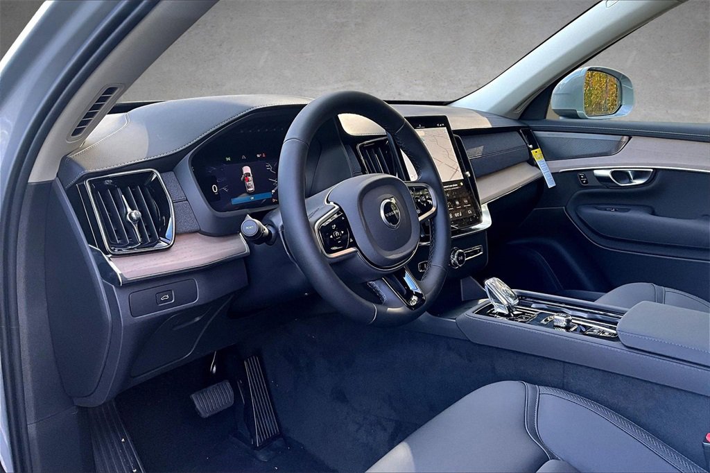 New 2026 Volvo XC90 B6 Plus w/ Protection Package image 7