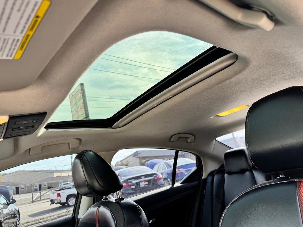 Used 2022 Nissan Sentra SR w/ SR Premium Package image 21