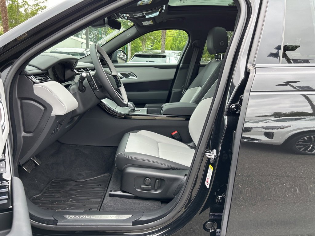 New 2026 Land Rover Range Rover Velar Dynamic SE image 4