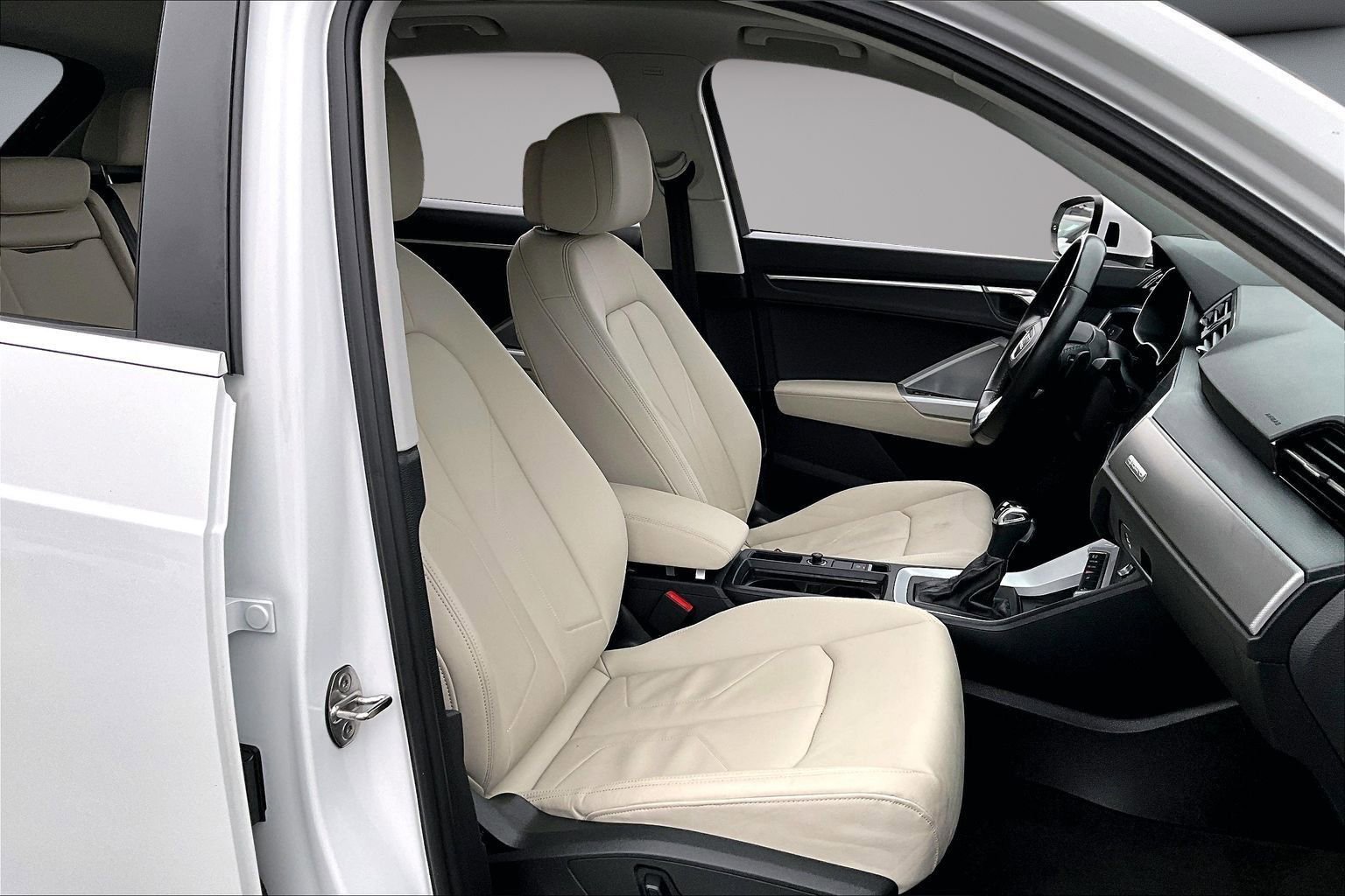 Used 2024 Audi Q3 2.0T Premium image 27