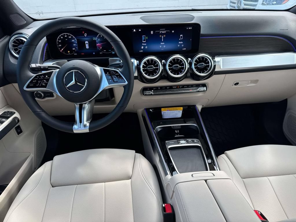 Used 2025 Mercedes-Benz GLB 250 image 8