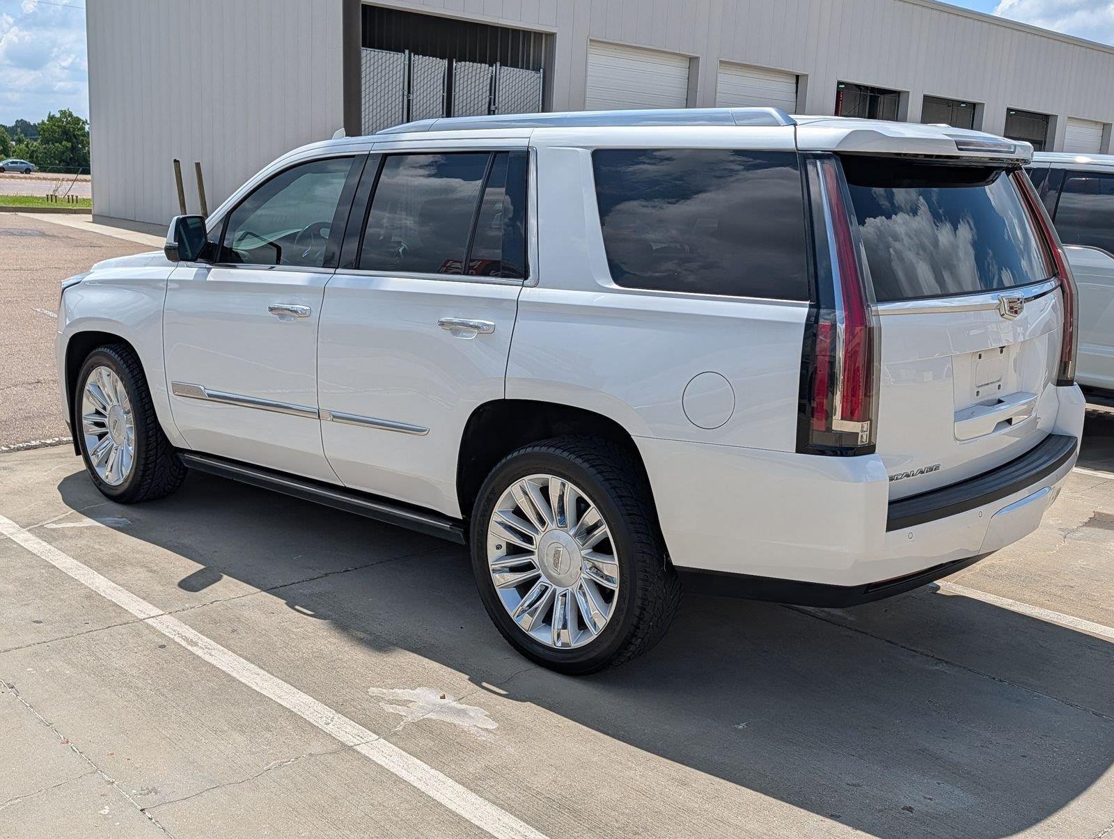 Used 2016 Cadillac Escalade Premium AWD/4WD image 8
