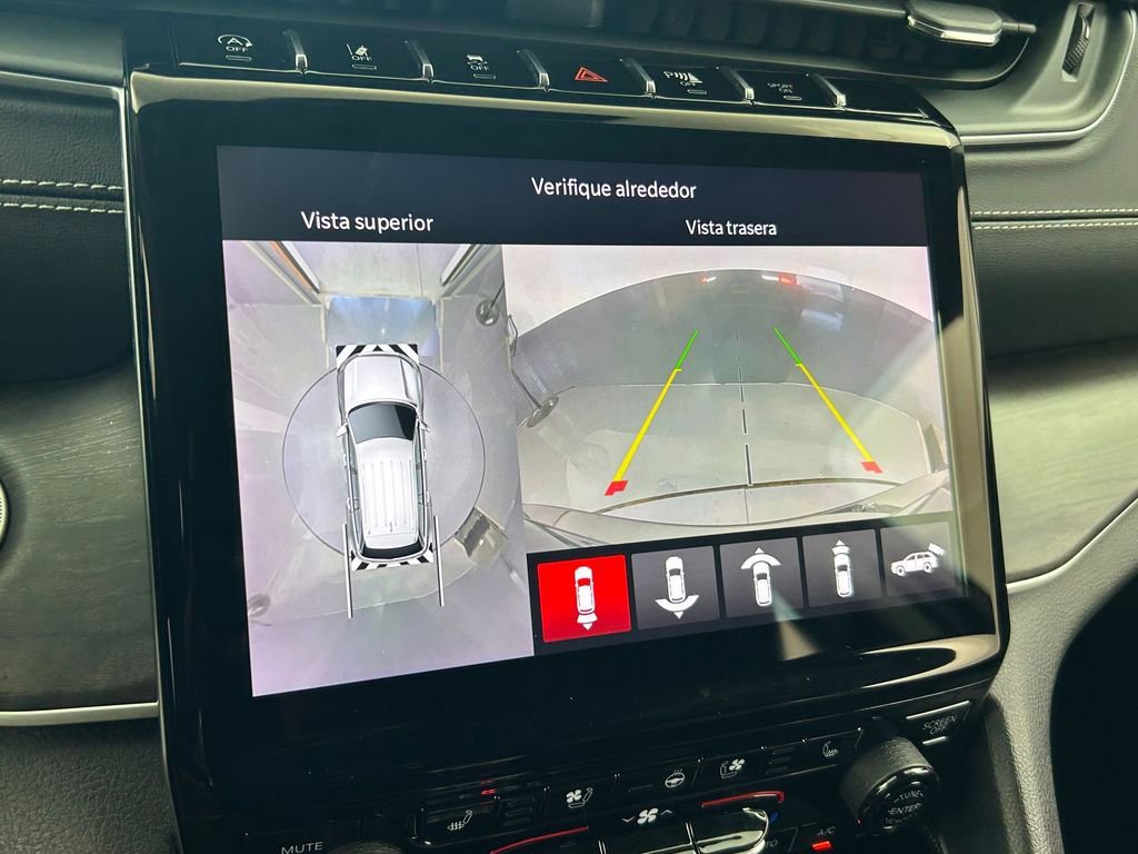 Used 2024 Jeep Grand Cherokee Limited w/ Luxury Tech Group II image 18