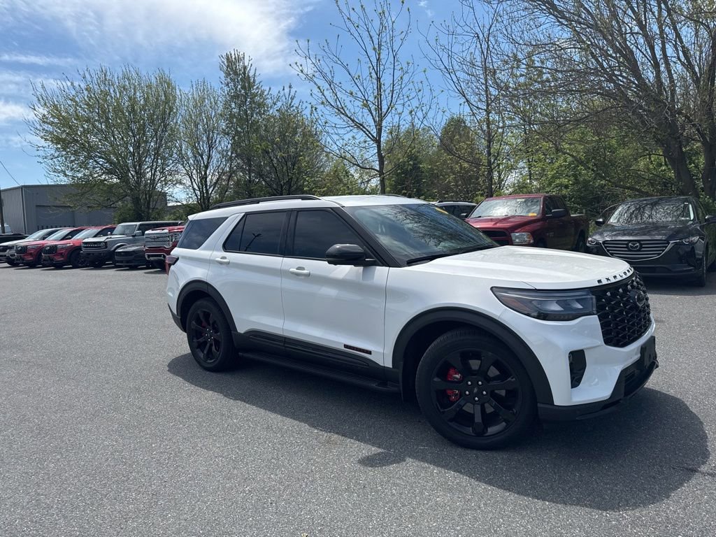 Used 2025 Ford Explorer ST AWD/4WD image 1