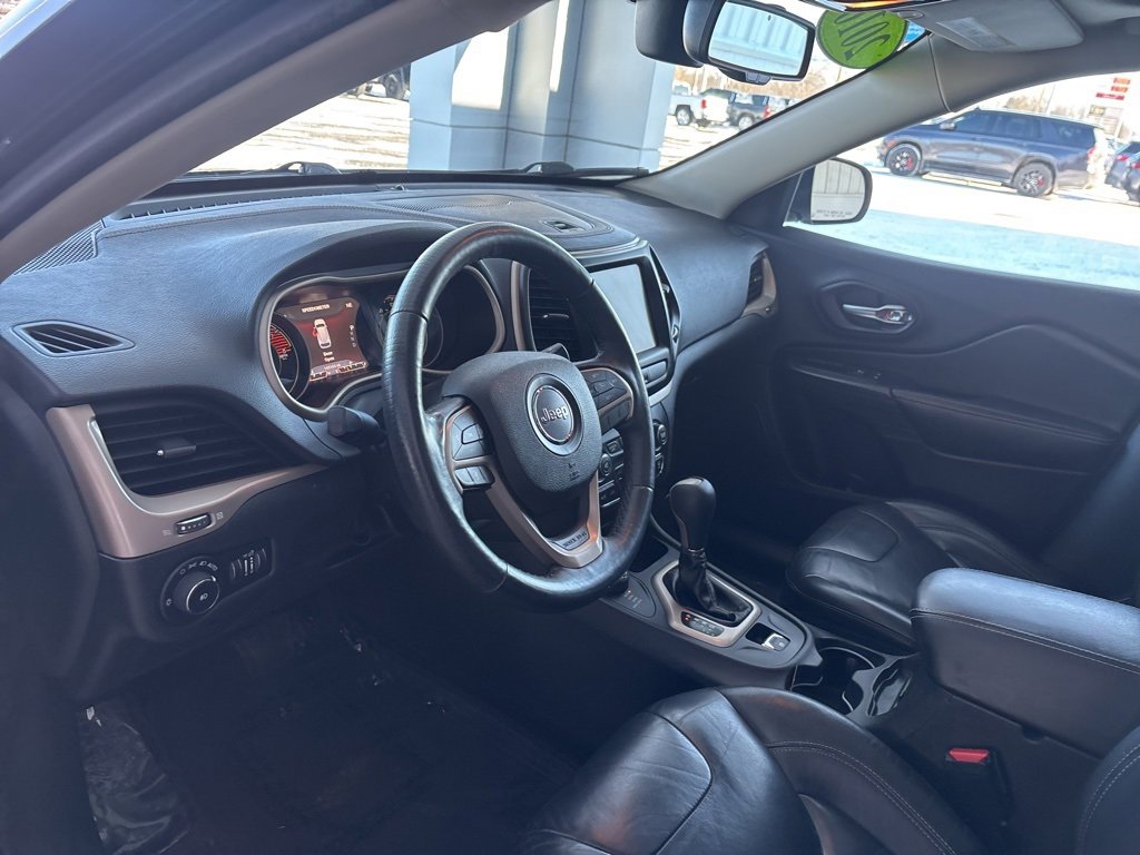 Used 2016 Jeep Cherokee Limited image 10