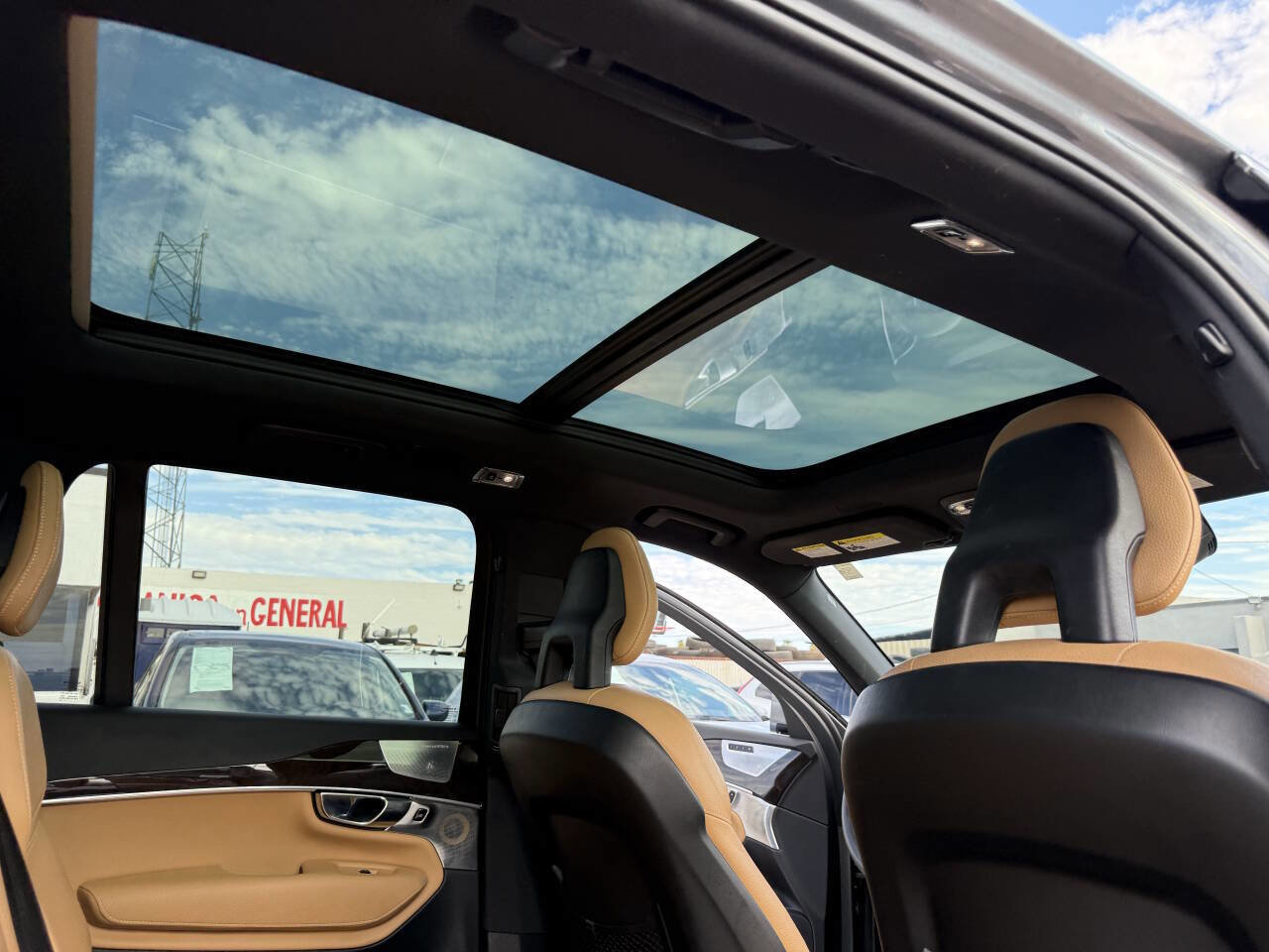 Used 2018 Volvo XC90 T6 Momentum w/ Convenience Package image 21