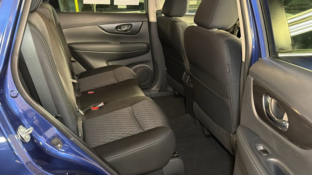 Used 2020 Nissan Rogue SV image 12