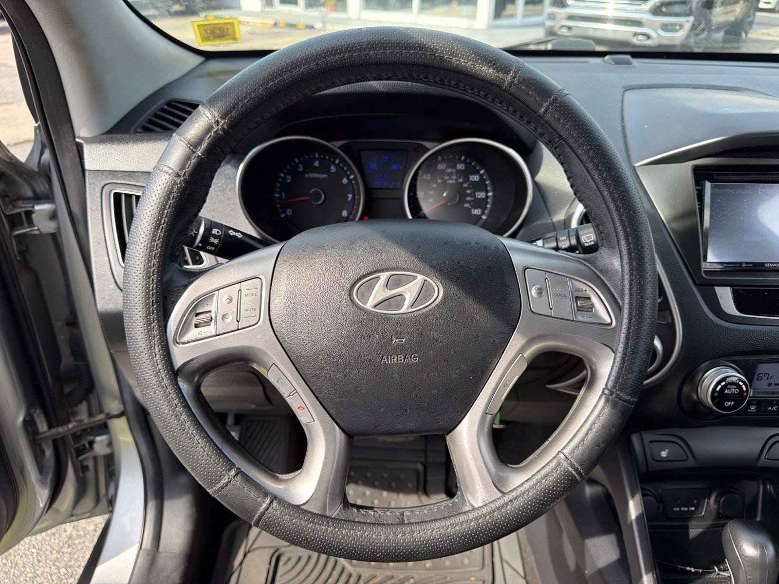 Used 2010 Hyundai Tucson Limited w/ Premium Pkg 4 FWD image 26
