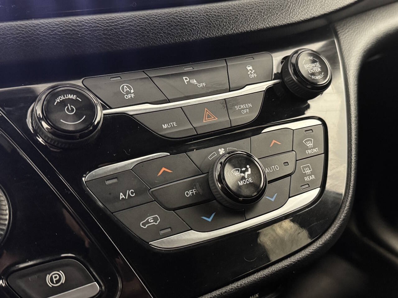 Used 2018 Chrysler Pacifica Touring Plus w/ S Appearance Package FWD image 28
