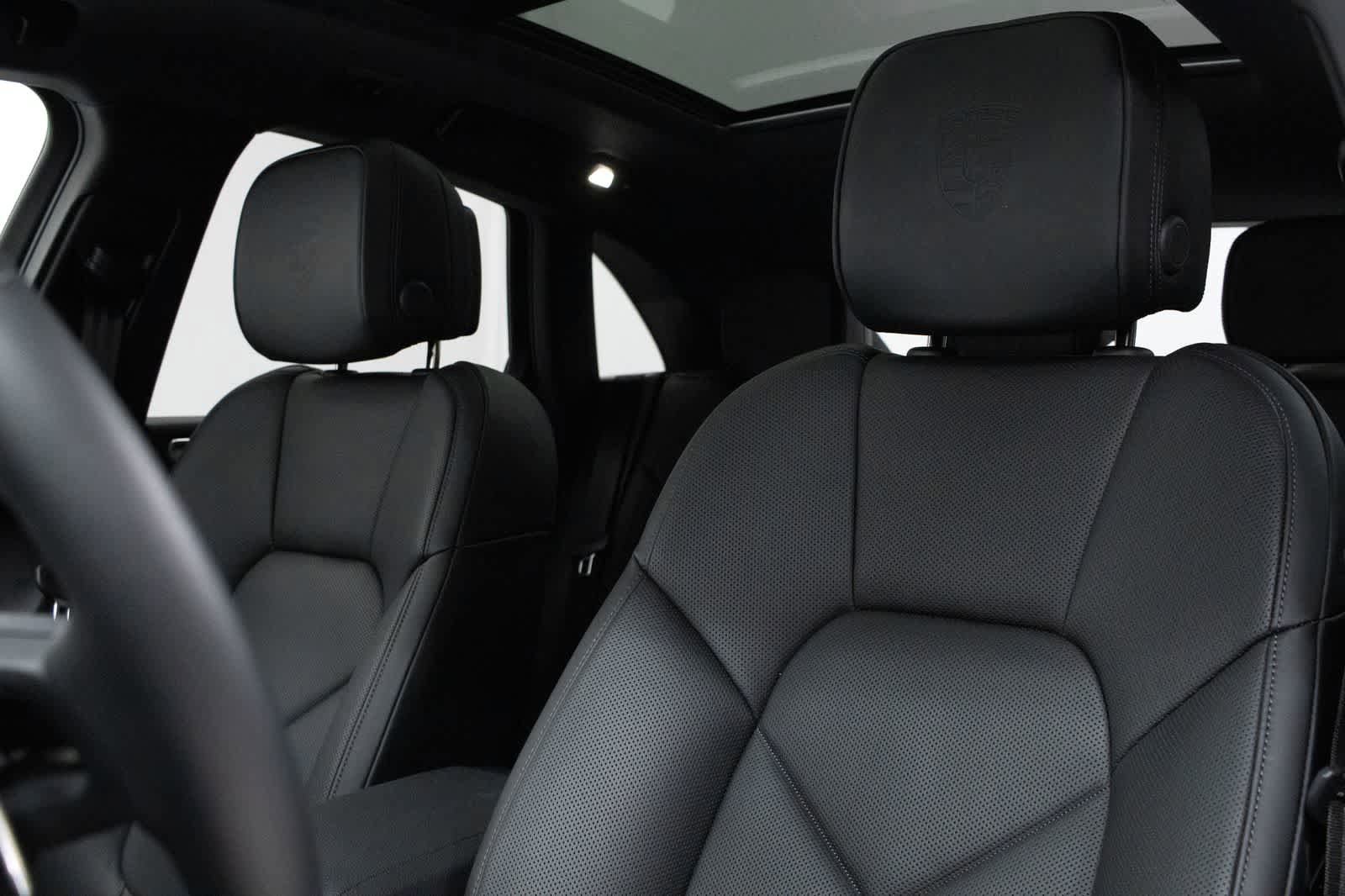 Certified 2026 Porsche Macan image 5