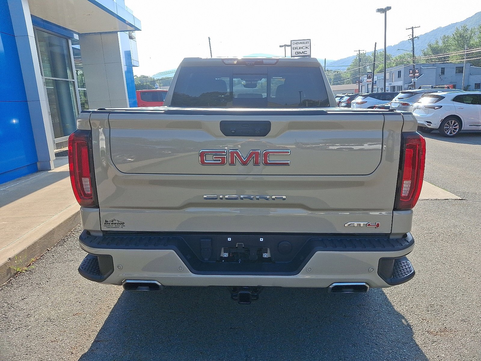 Used 2022 GMC Sierra 1500 AT4 w/ AT4 Premium Package image 5