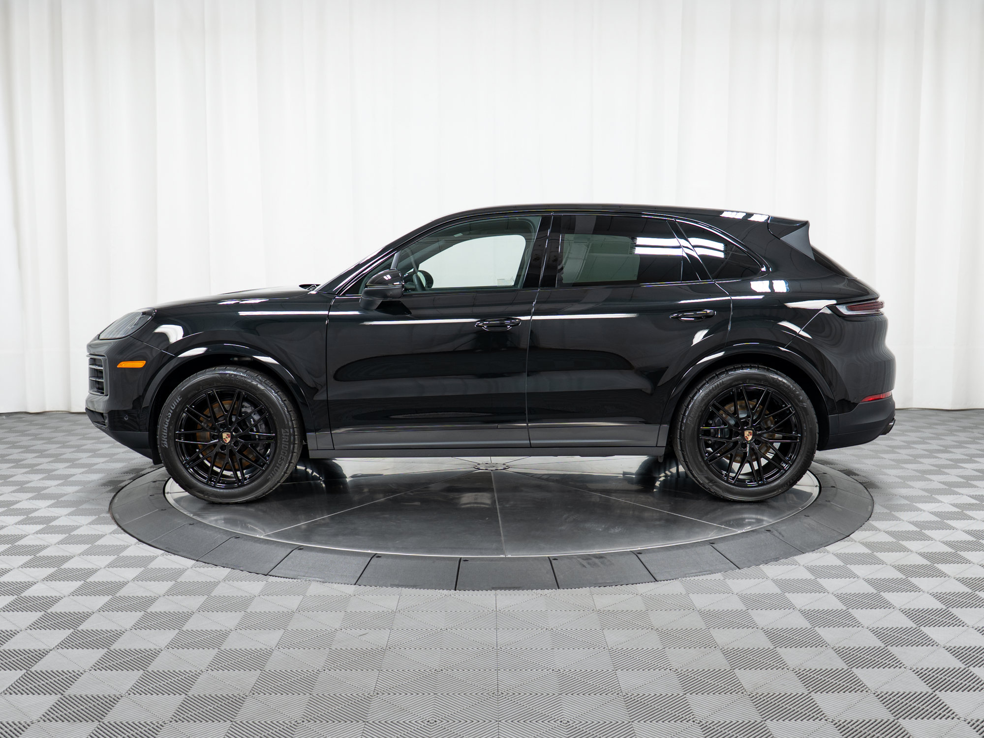 Used 2026 Porsche Cayenne AWD/4WD image 2