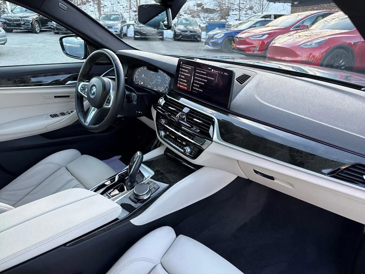 Used 2023 BMW 530e xDrive w/ Premium Package image 44