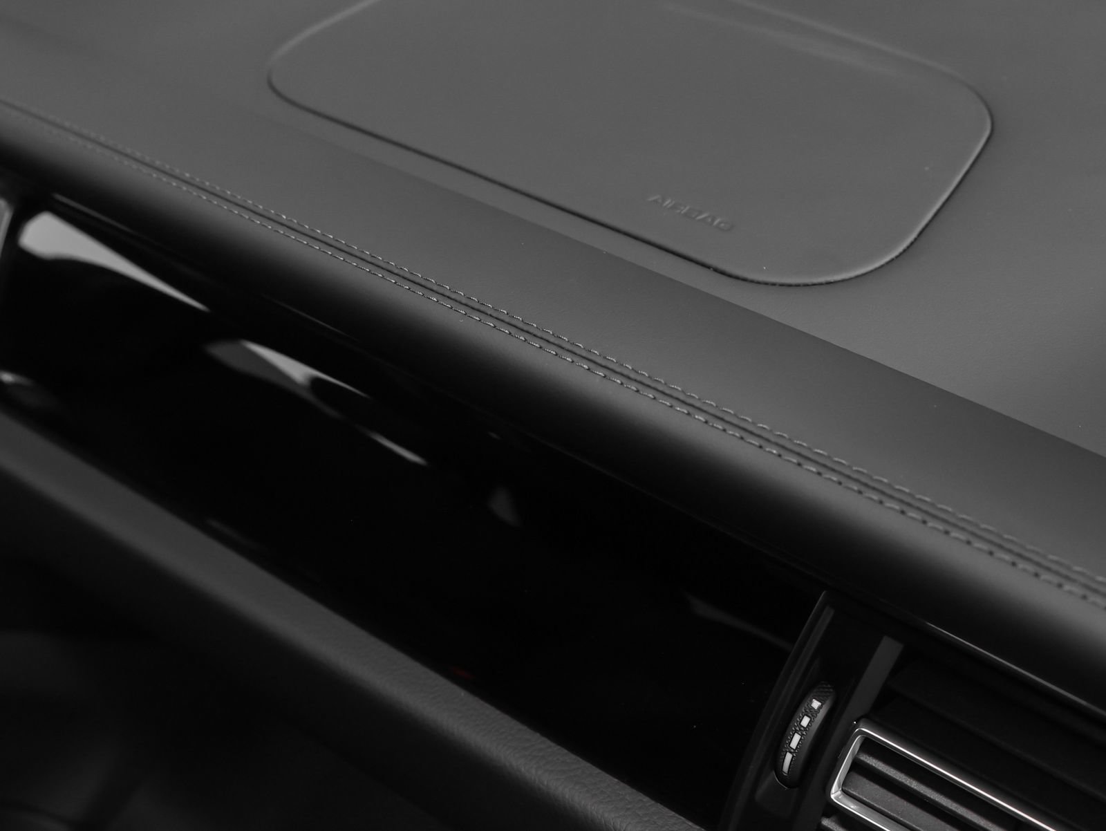 New 2026 Porsche Macan Turbo AWD/4WD image 28