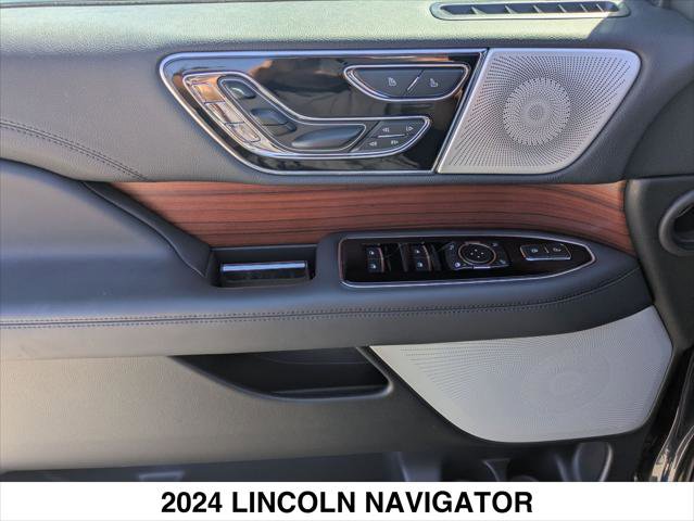 Used 2024 Lincoln Navigator Reserve image 10
