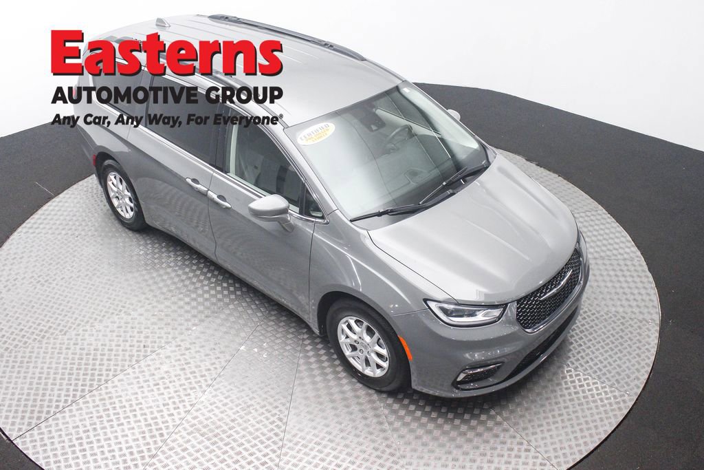 Used 2022 Chrysler Pacifica Touring-L image 3