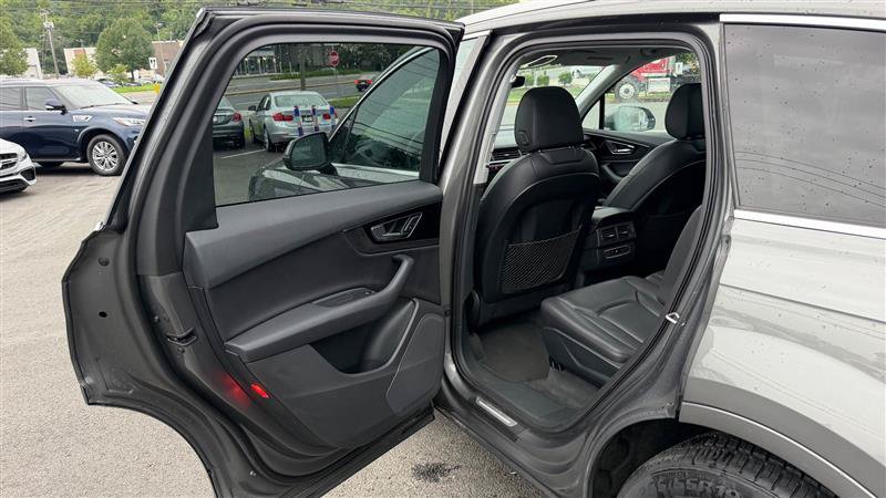 Used 2017 Audi Q7 3.0T Premium AWD/4WD image 43