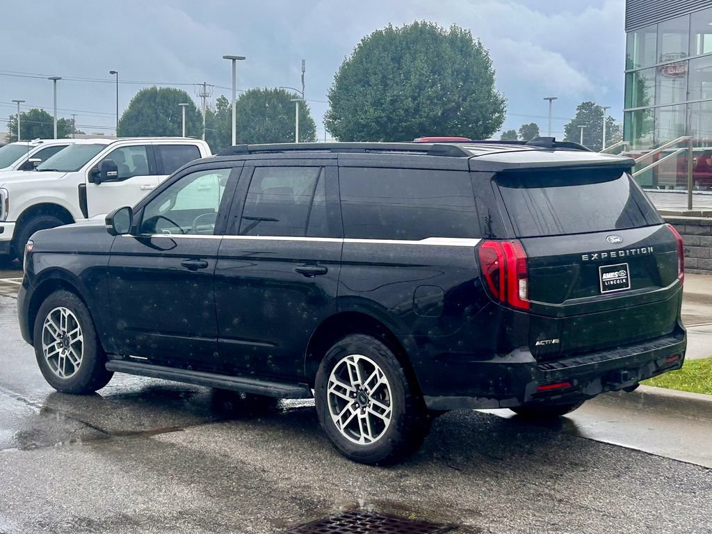 Used 2025 Ford Expedition Active AWD/4WD image 4
