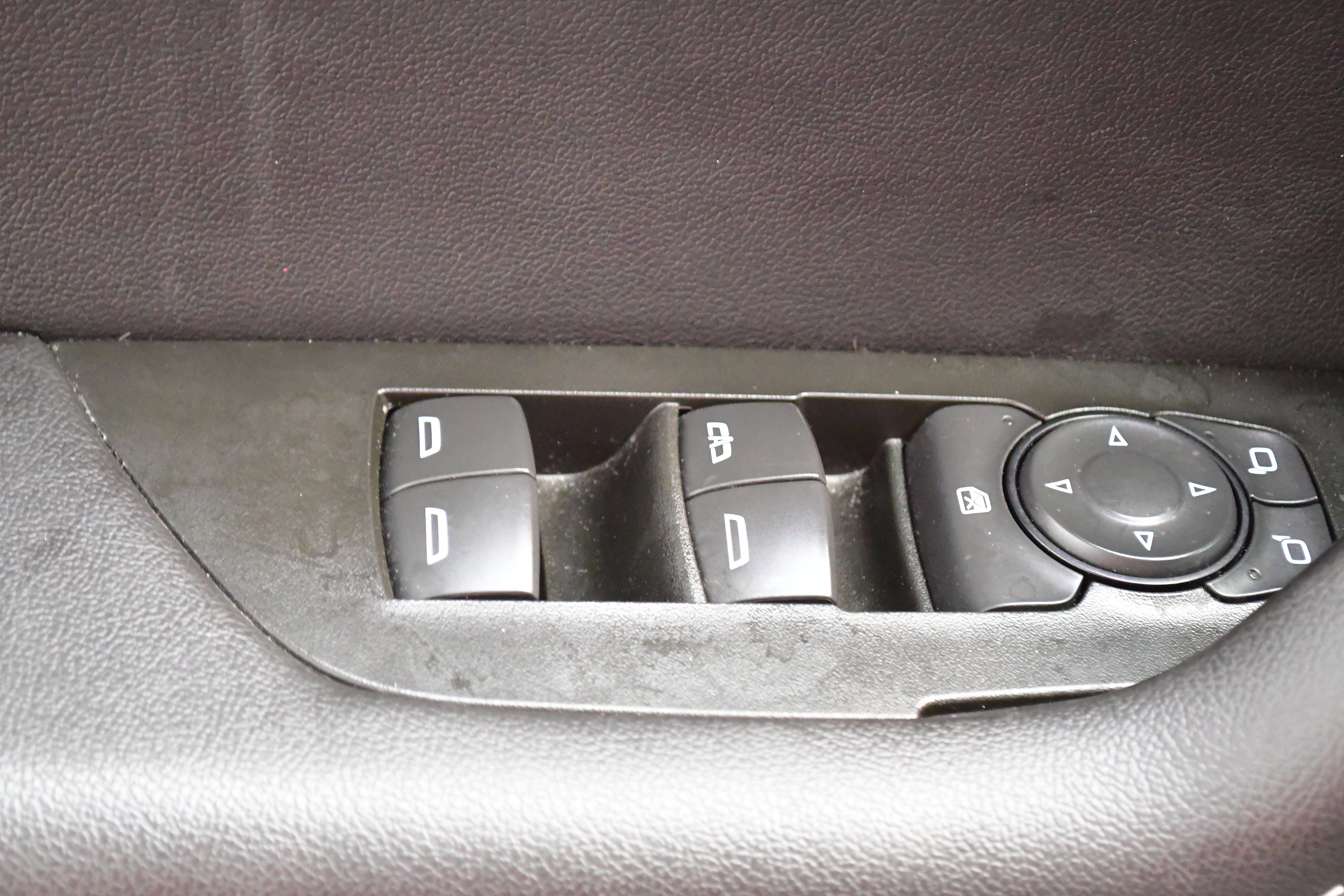 Used 2025 Chevrolet Blazer LT FWD image 17