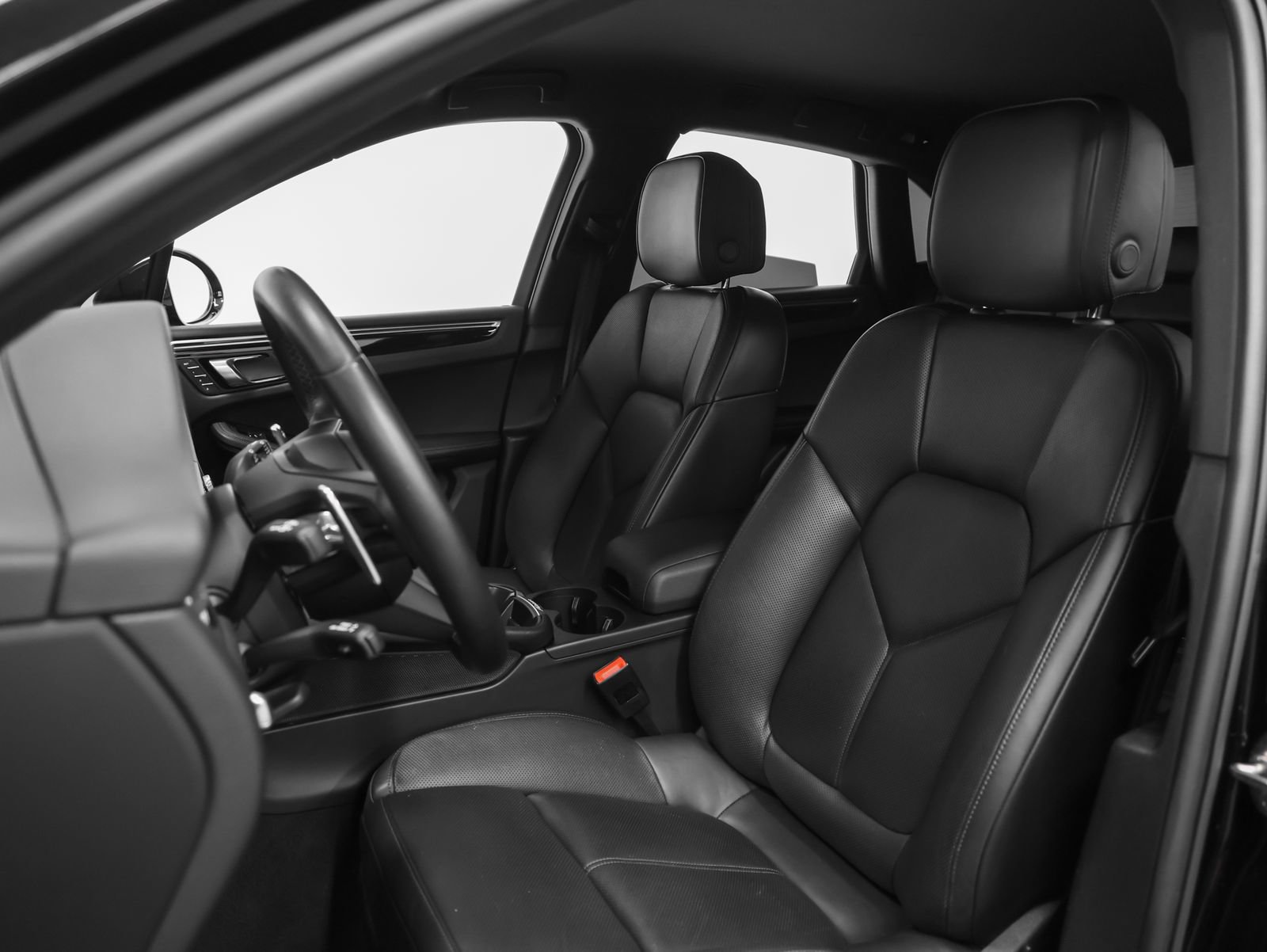 Certified 2023 Porsche Macan S image 5