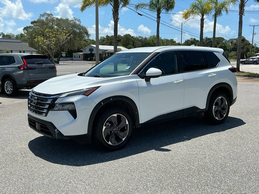 Used 2024 Nissan Rogue SV FWD image 2