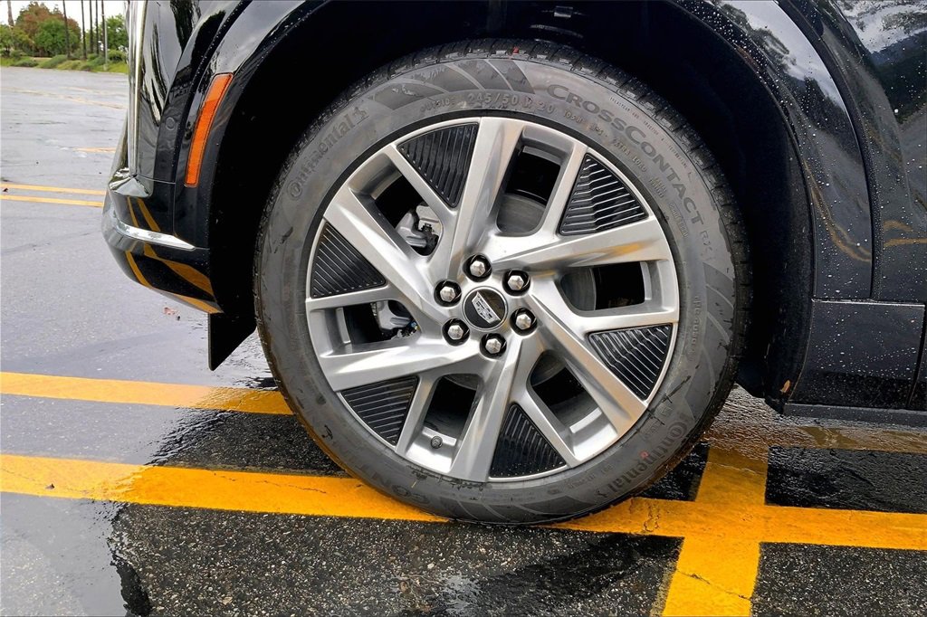 New 2026 Cadillac Optiq Luxury 1 image 13