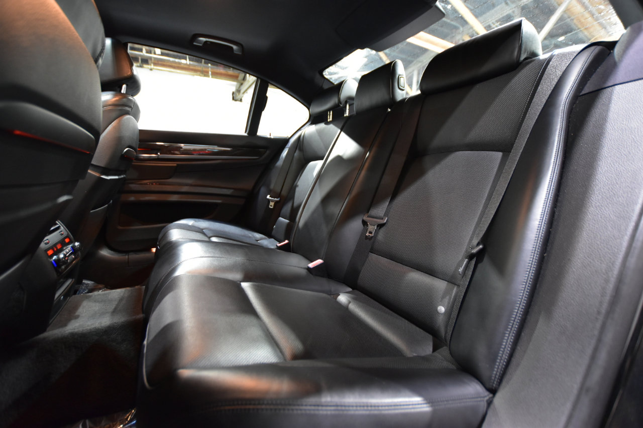 Used 2013 BMW 750i xDrive image 46