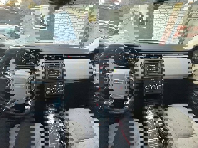 Used 2017 Land Rover Discovery SE image 43