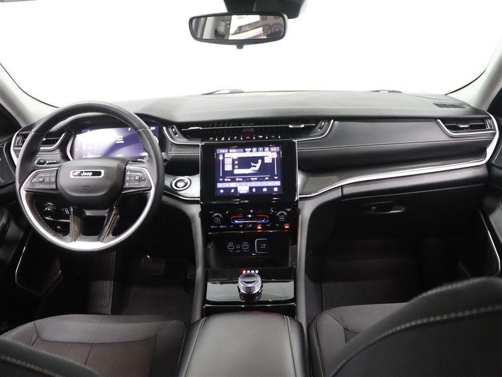 Used 2022 Jeep Grand Cherokee L Laredo w/ Luxury Tech Group I AWD/4WD image 22
