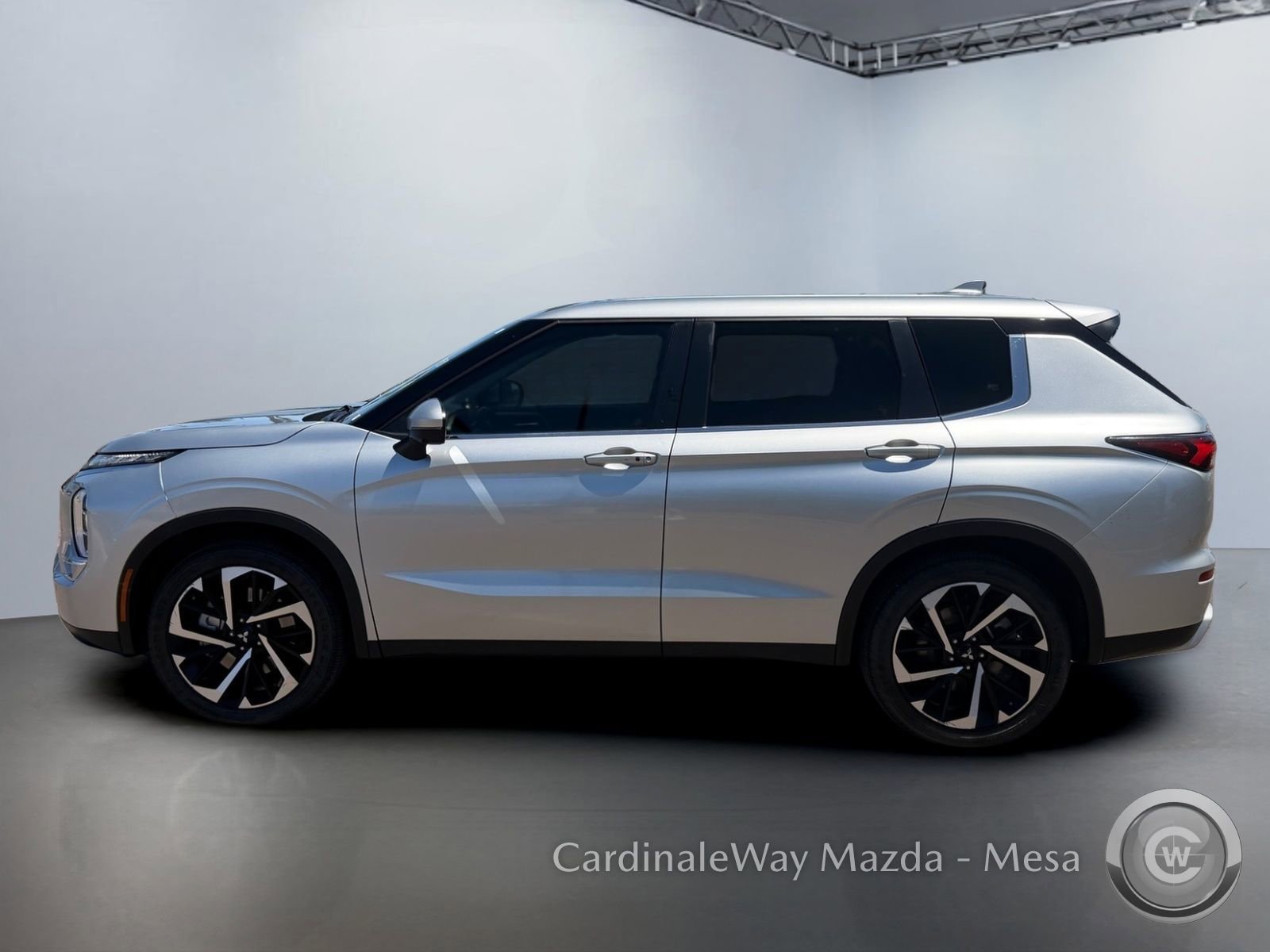 Used 2024 Mitsubishi Outlander SE image 8
