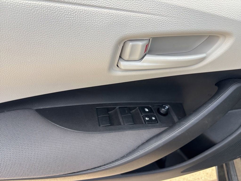 Used 2026 Toyota Corolla LE FWD image 13