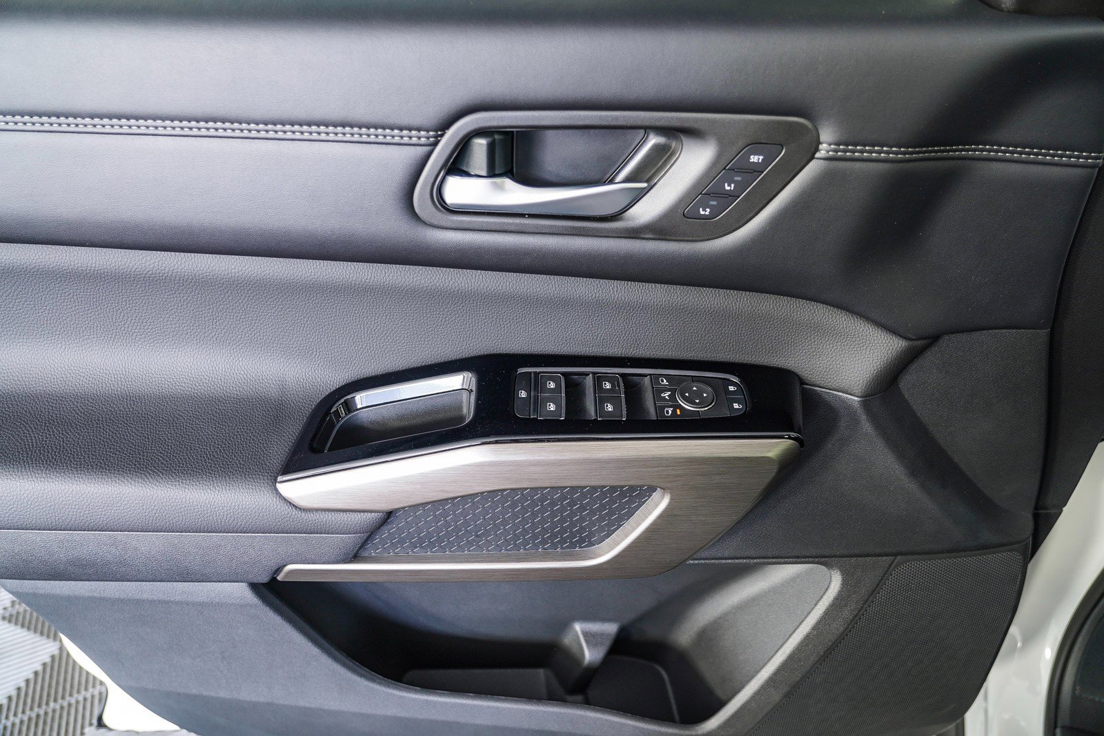 New 2025 Nissan Pathfinder Platinum image 27