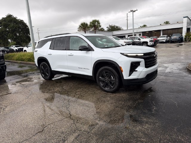 New 2027 Chevrolet Traverse LT w/ Midnight/Sport Edition FWD image 17