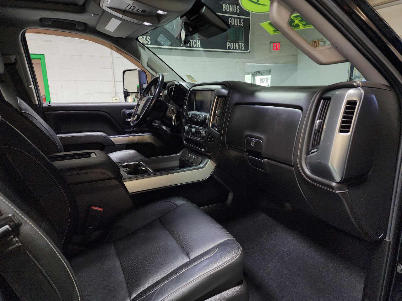 Used 2019 Chevrolet Silverado 2500 LTZ w/ Duramax Plus Package image 26