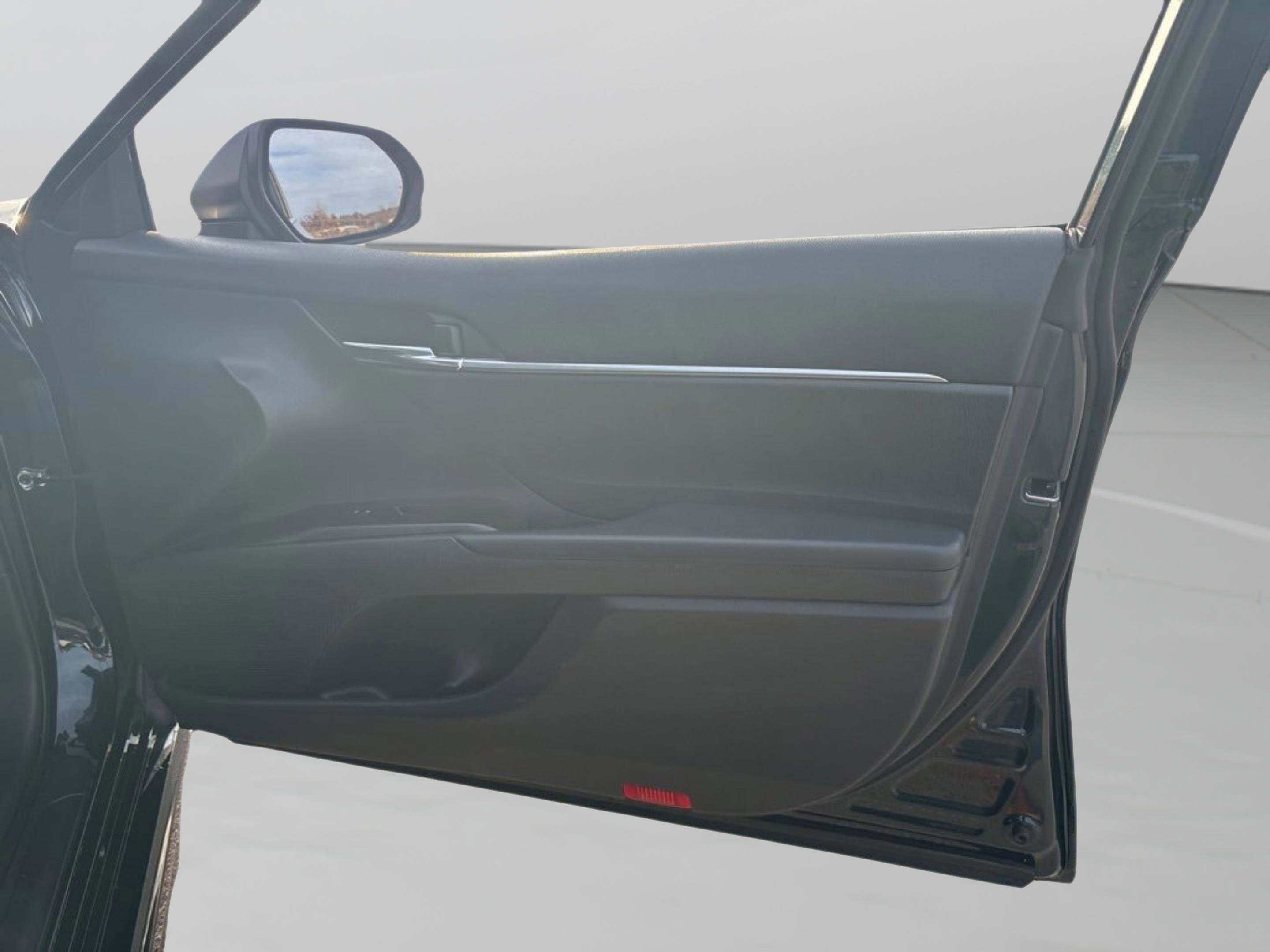 Used 2021 Toyota Camry SE image 35