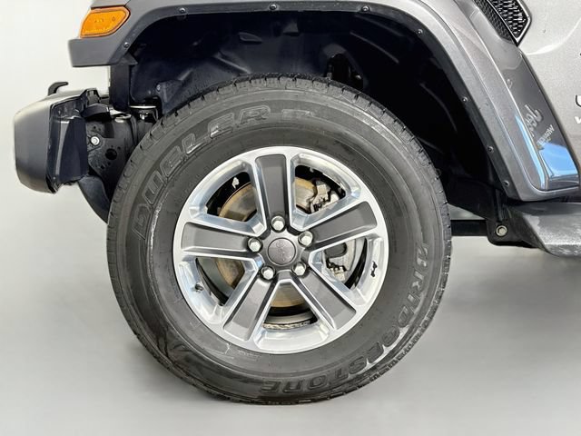 Used 2018 Jeep Wrangler Unlimited Sahara AWD/4WD image 32
