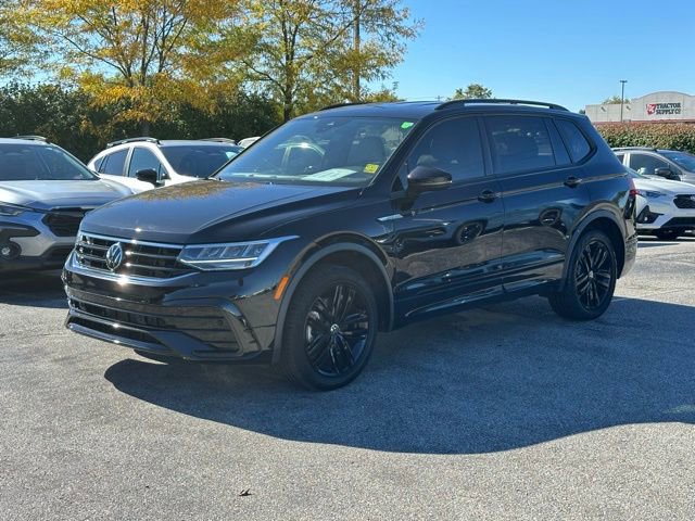 Used 2022 Volkswagen Tiguan SE R-Line image 3