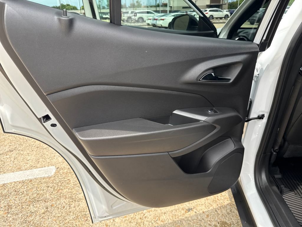 Used 2025 Chevrolet Trax RS w/ Sunroof Package FWD image 22