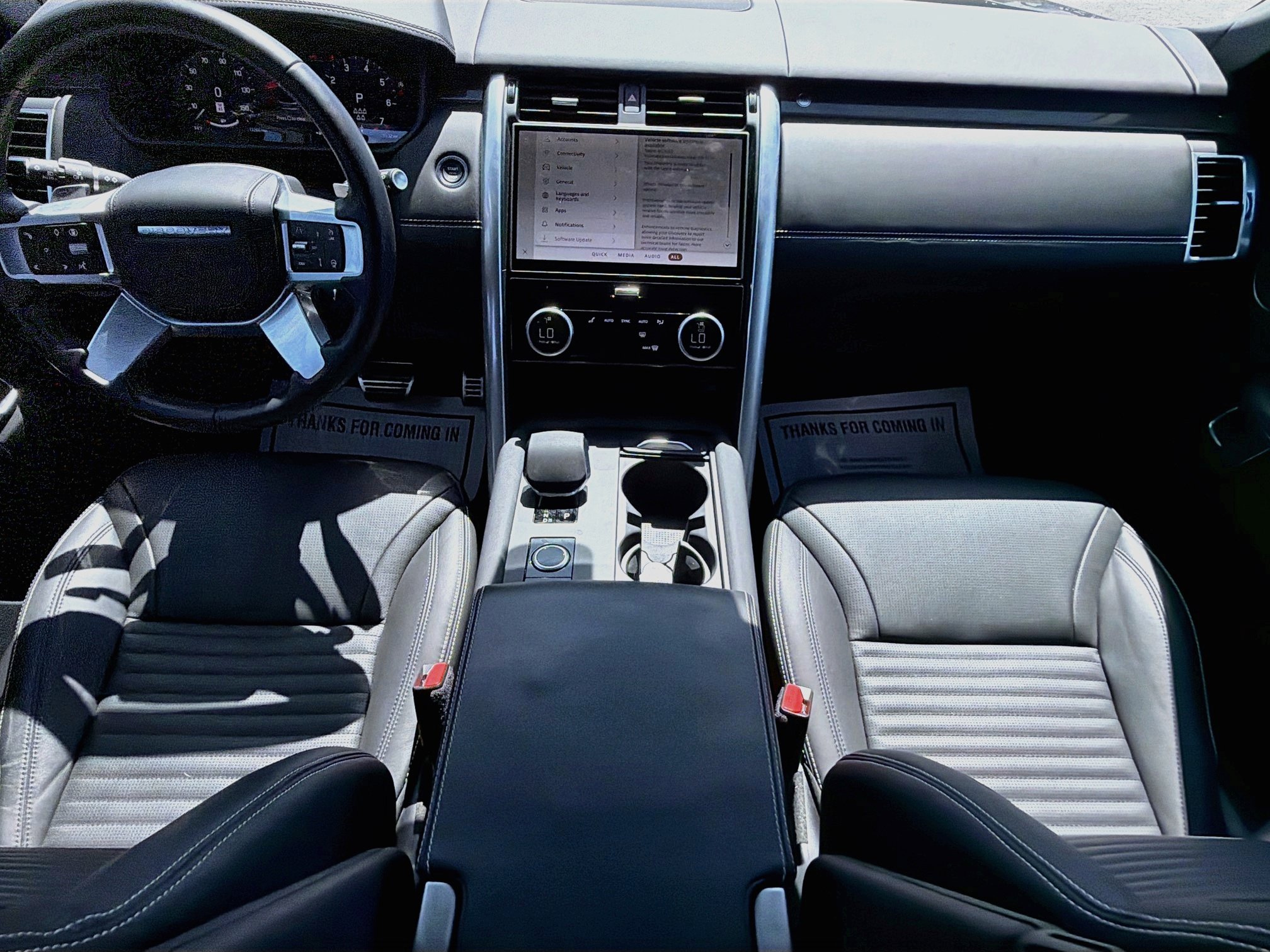 Certified 2025 Land Rover Discovery Metropolitan Edition AWD/4WD image 17