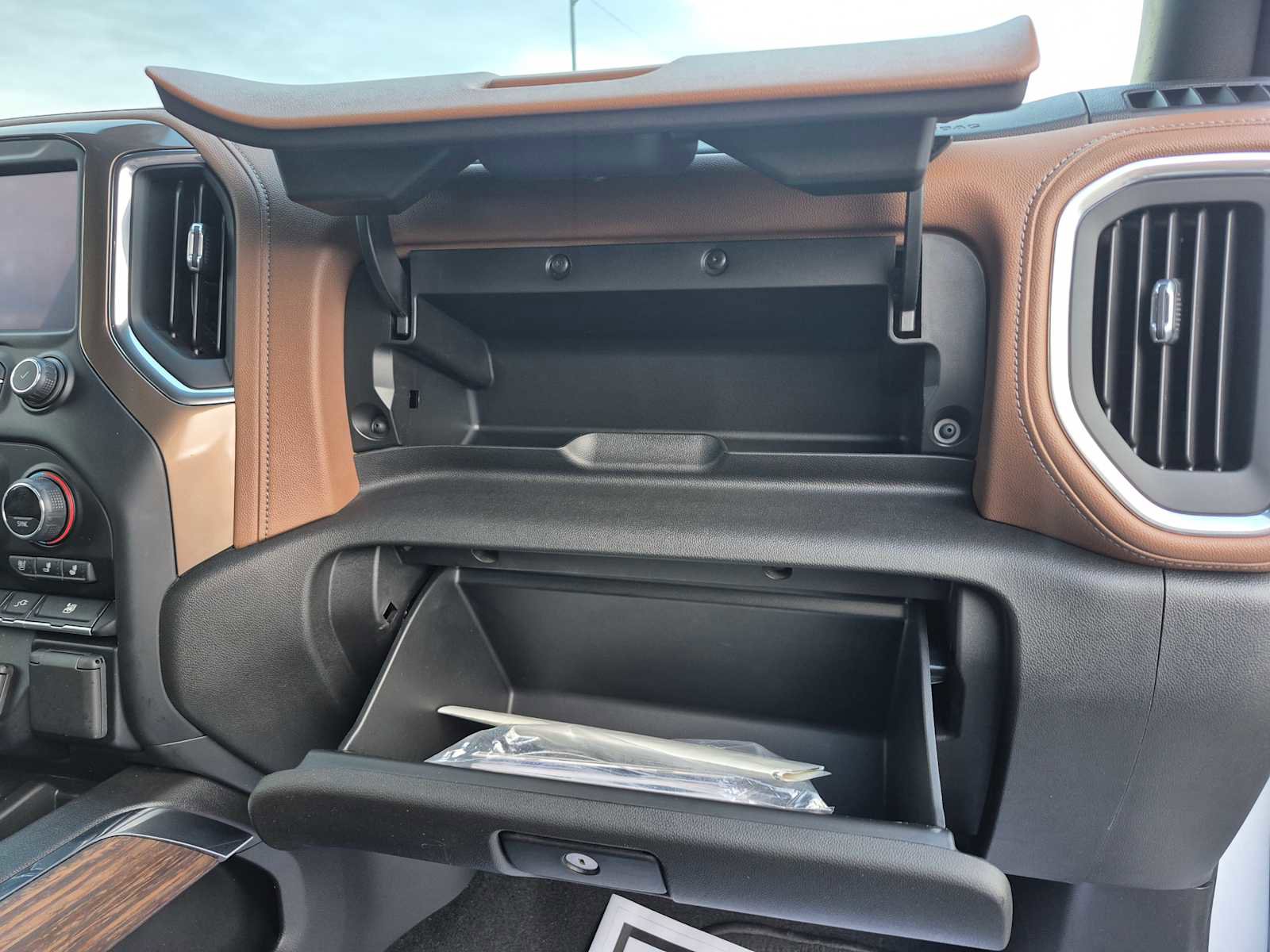 Used 2021 Chevrolet Silverado 2500 High Country w/ Technology Package image 27