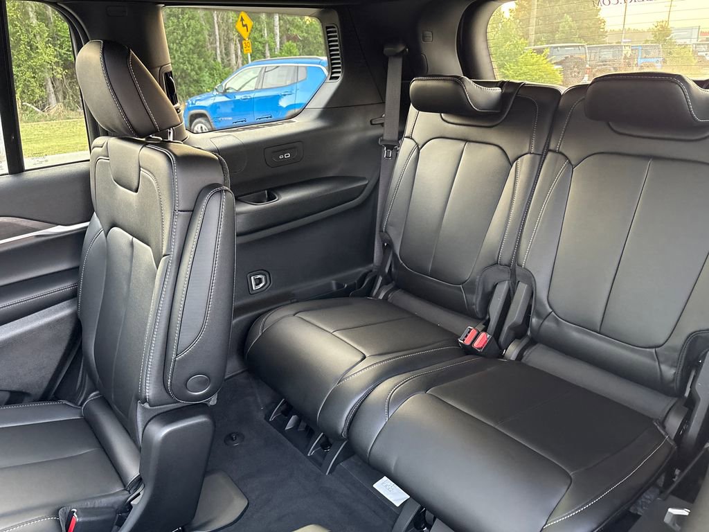 New 2025 Jeep Grand Cherokee L Limited w/ Black Appearance Package image 23