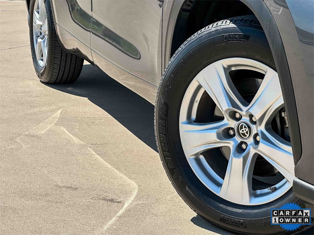 Used 2022 Toyota Highlander LE image 9
