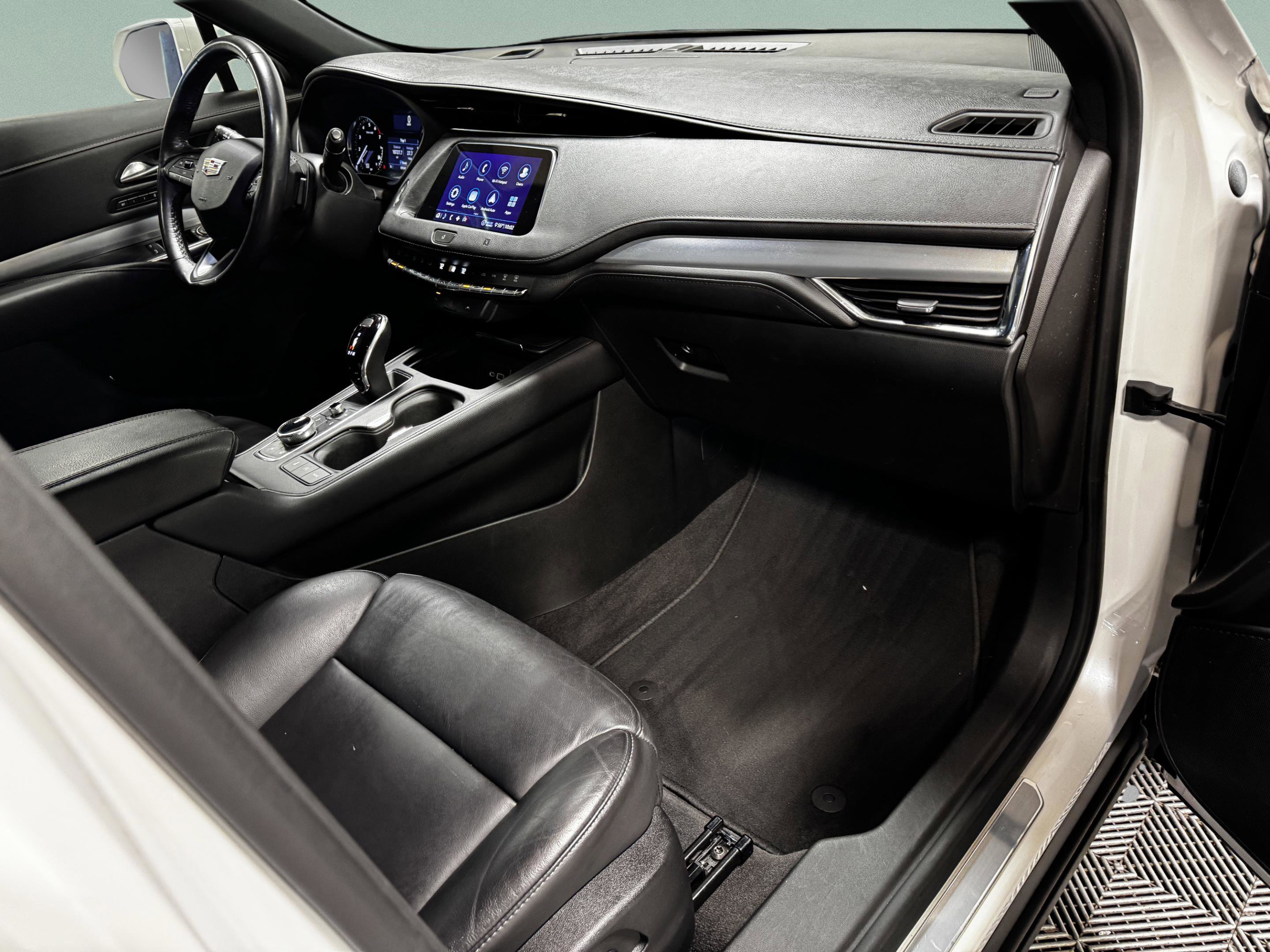 Used 2020 Cadillac XT4 Premium Luxury w/ Driver Awareness Package image 10