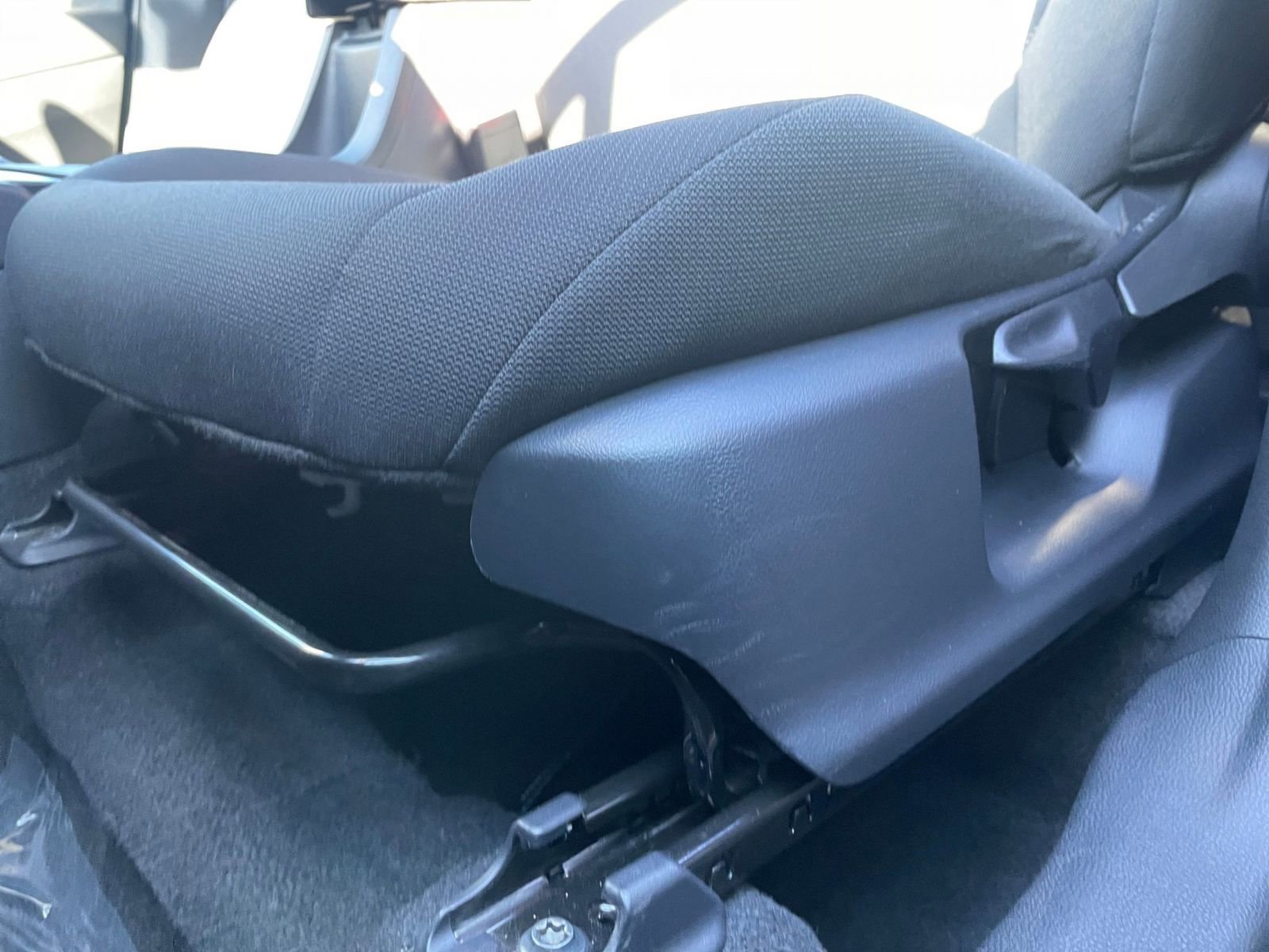 Used 2025 Toyota Corolla Cross LE image 23