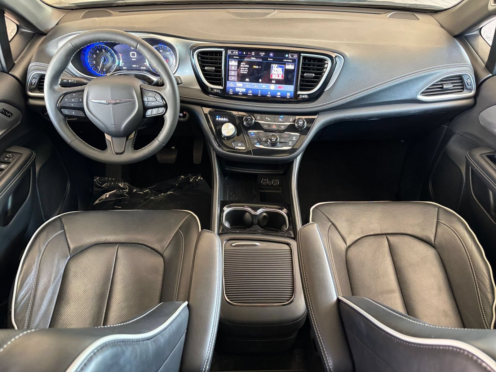 Used 2025 Chrysler Pacifica Limited FWD image 38