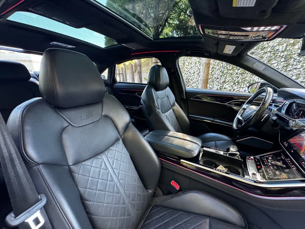 Used 2021 Audi S8 L w/ S8 Executive Package image 23