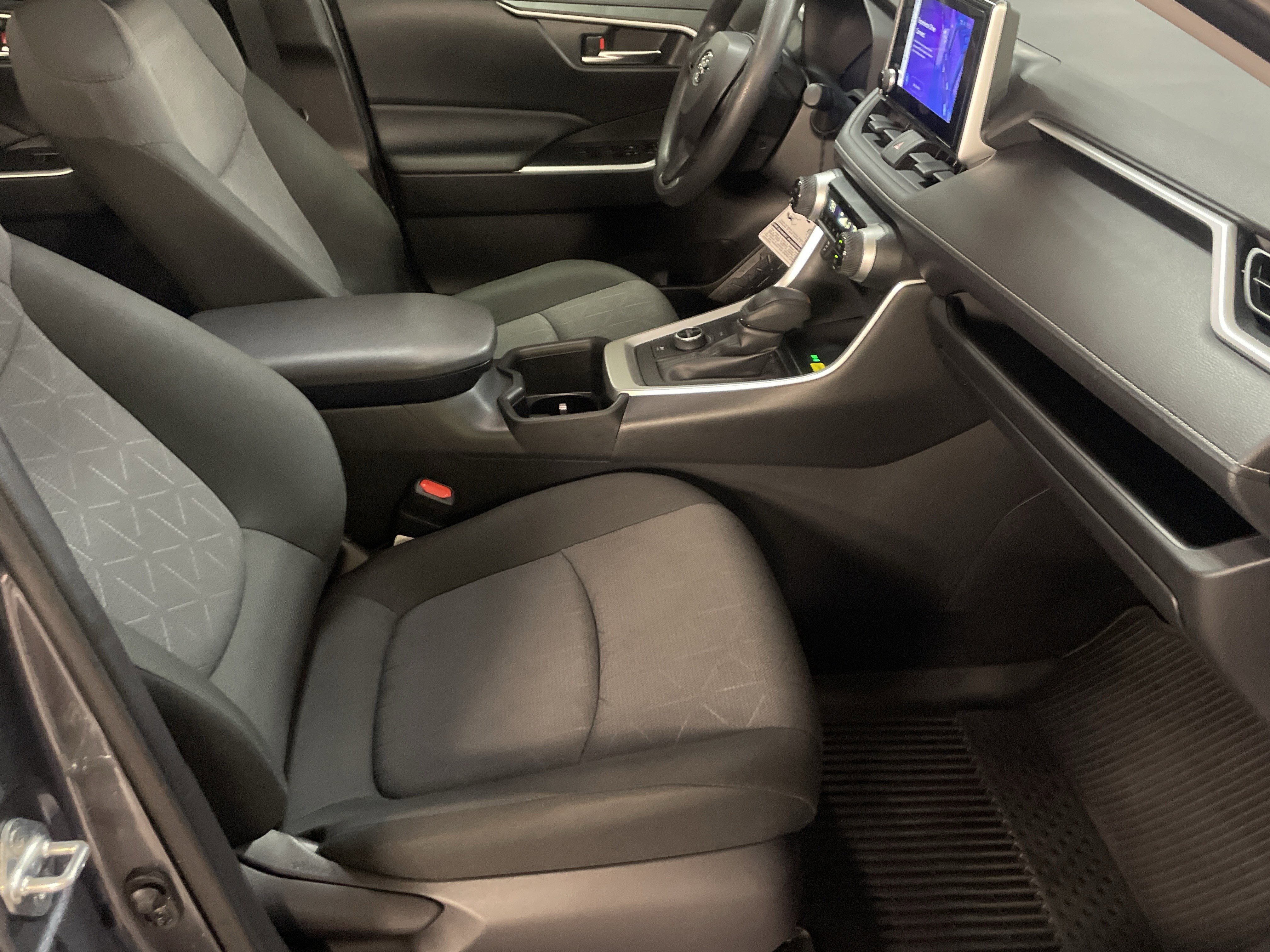 Used 2025 Toyota RAV4 XLE image 36