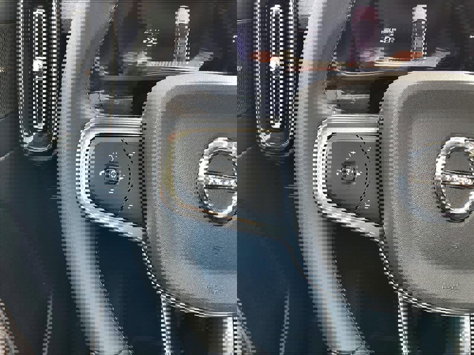 Used 2023 Volvo C40 P8 Recharge Ultimate image 21