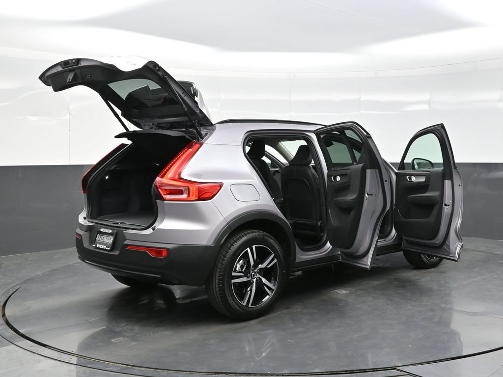 New 2026 Volvo XC40 B5 Core w/ Protection Package Premier AWD/4WD image 39