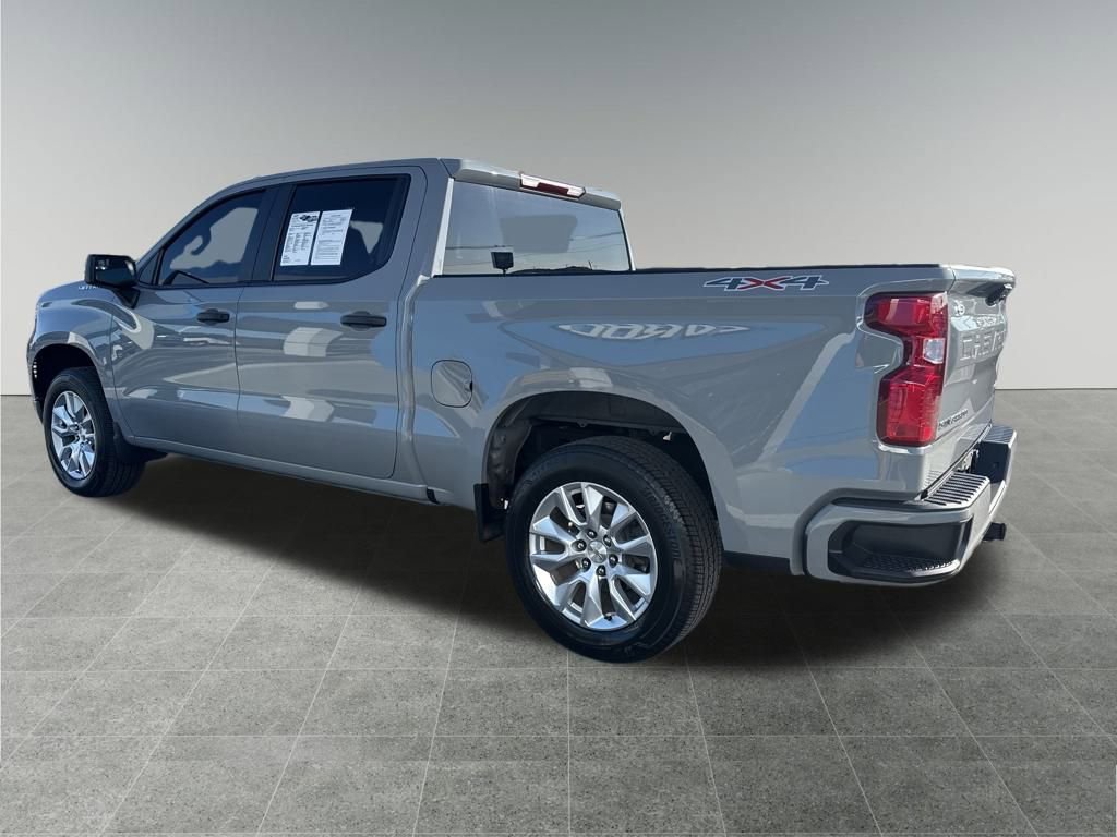 Used 2024 Chevrolet Silverado 1500 Custom image 3